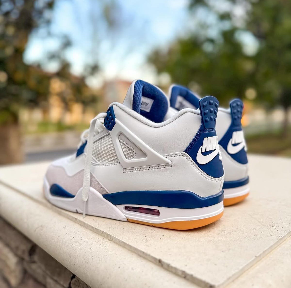 Nike SB Air Jordan 4 blanc et bleu marine DR5415-100 (2)