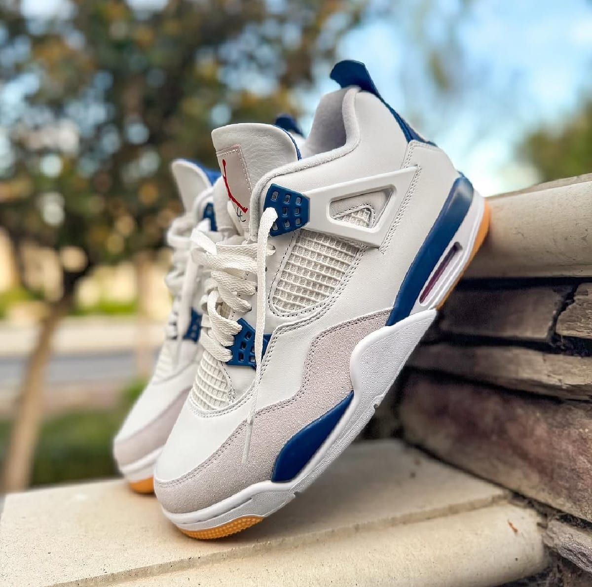 Nike SB Air Jordan 4 blanc et bleu marine DR5415-100 (4)