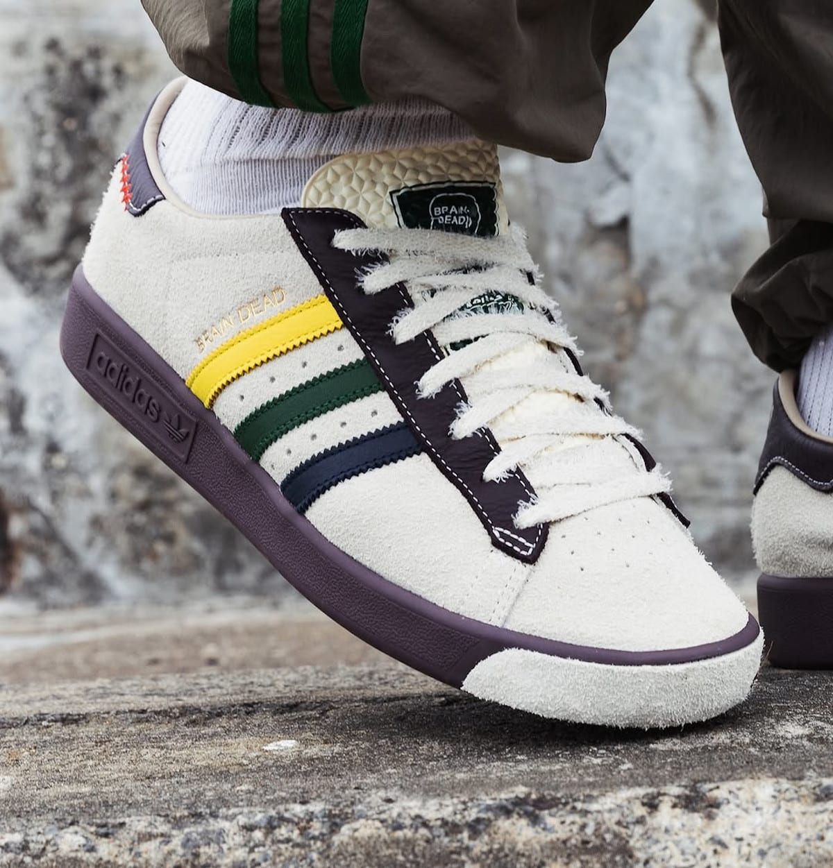 adidas Forest Hill BD blanc cassé JR7943 on feet (1)