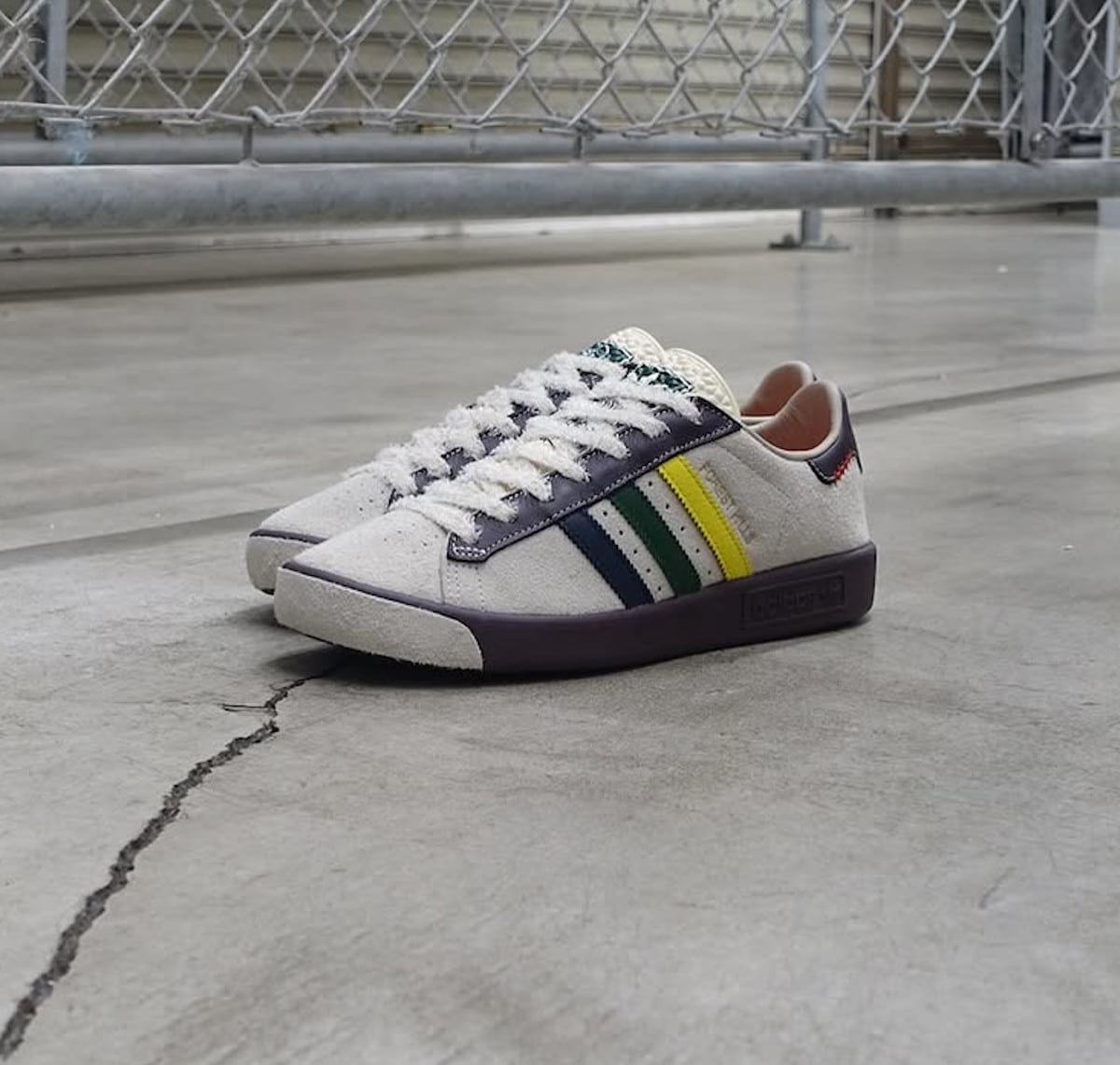 adidas Forest Hill BD blanc cassé JR7943