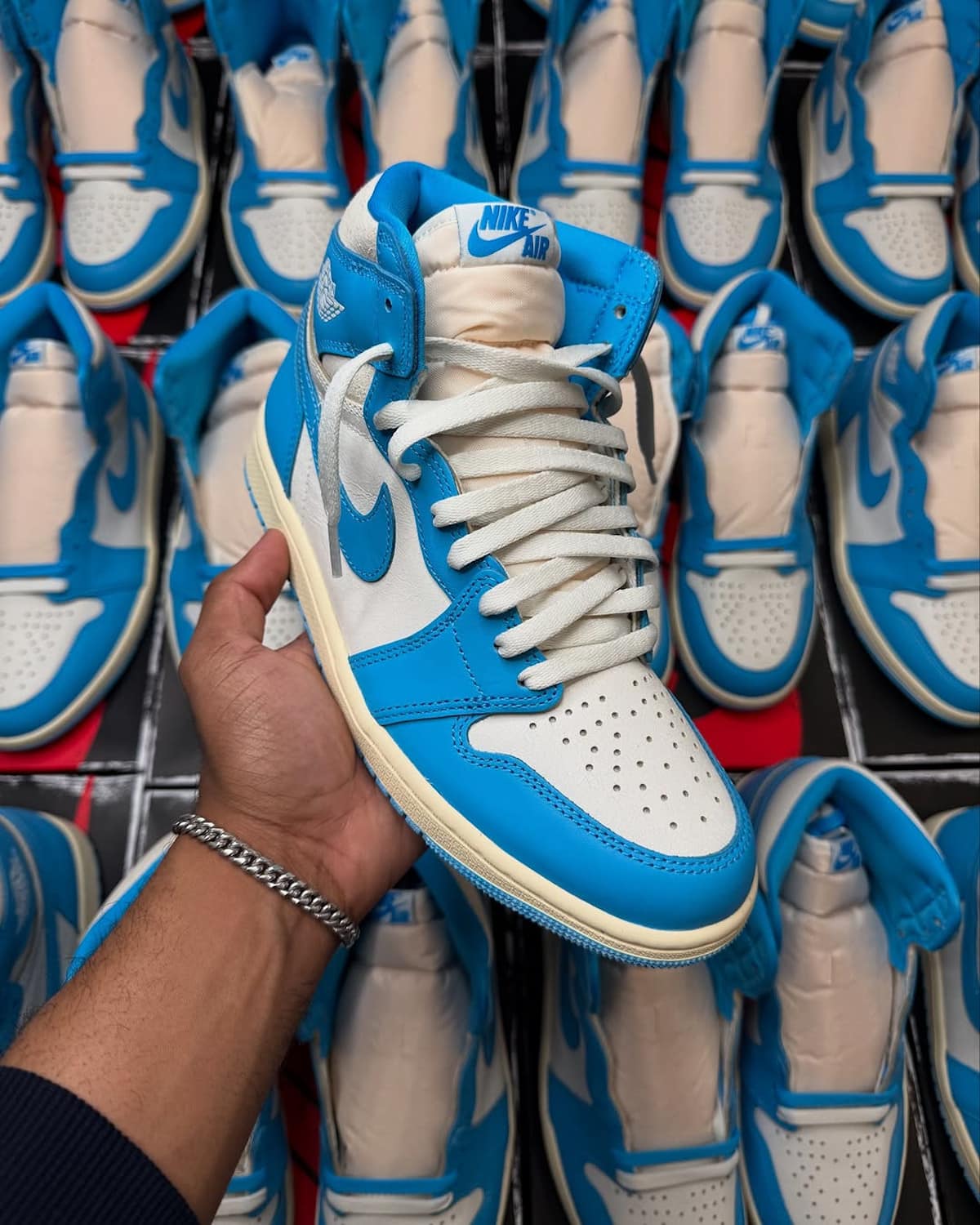 Air Jordan 1 Réimaginée bleu ciel (2)