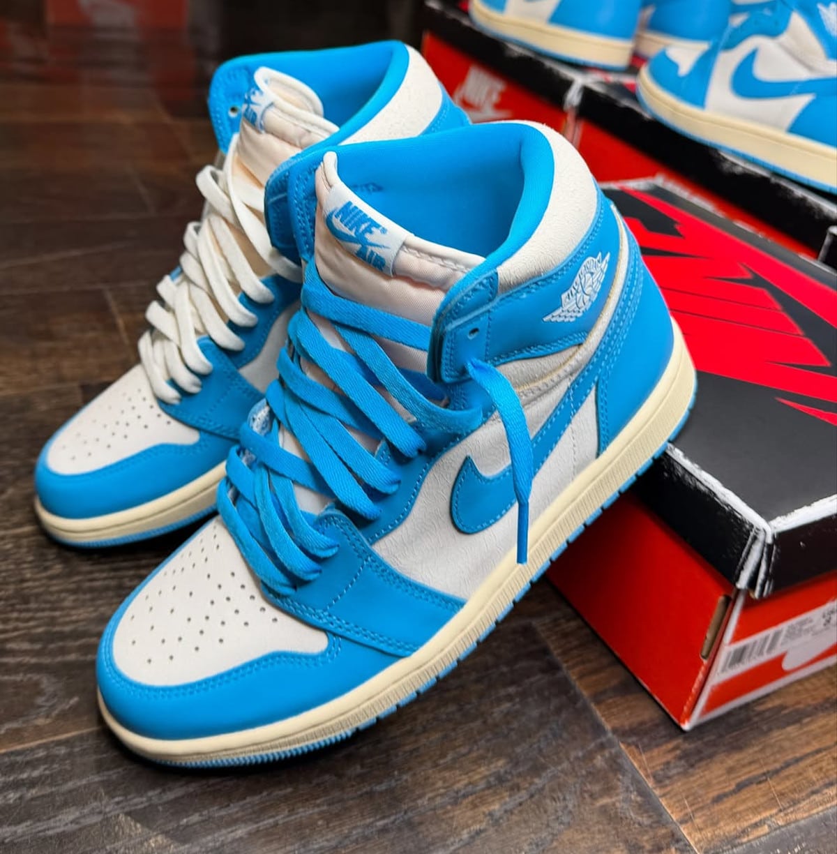 Air Jordan 1 Réimaginée bleu ciel (4)