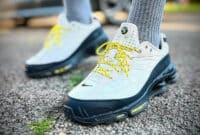 aperçu Nike Shox Ride 2 Black and Phantom aux pieds IB7684-001 (couv)