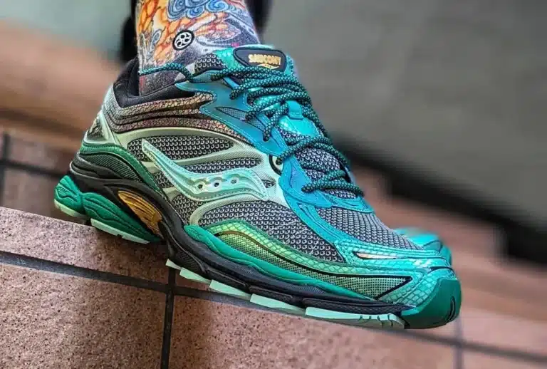 Saucony Progrid Omni 9 Glowaconstrictor on feet S70934-2 (couv)