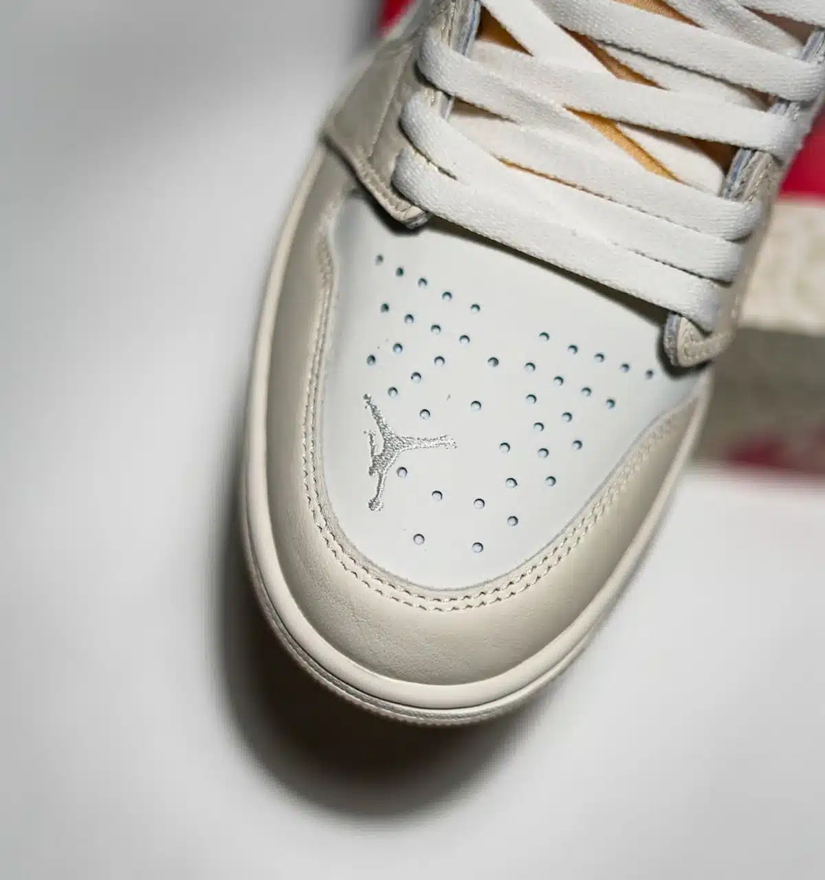 Air Jordan 1 High Retro High OG beige avec un logo fissuré IH4363-100 (2)