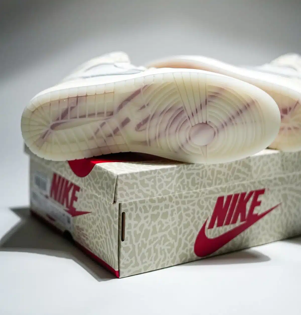 Air Jordan 1 High Retro High OG beige avec un logo fissuré IH4363-100 (3)