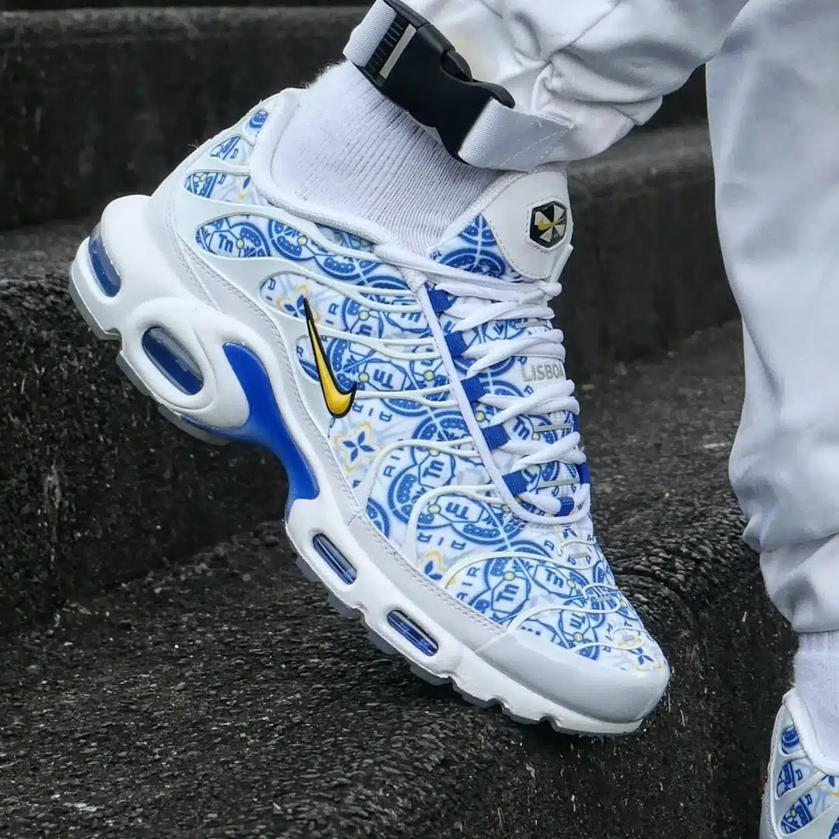 Nike Air Max Plus Lisboa on feet IM5982-100 (3)