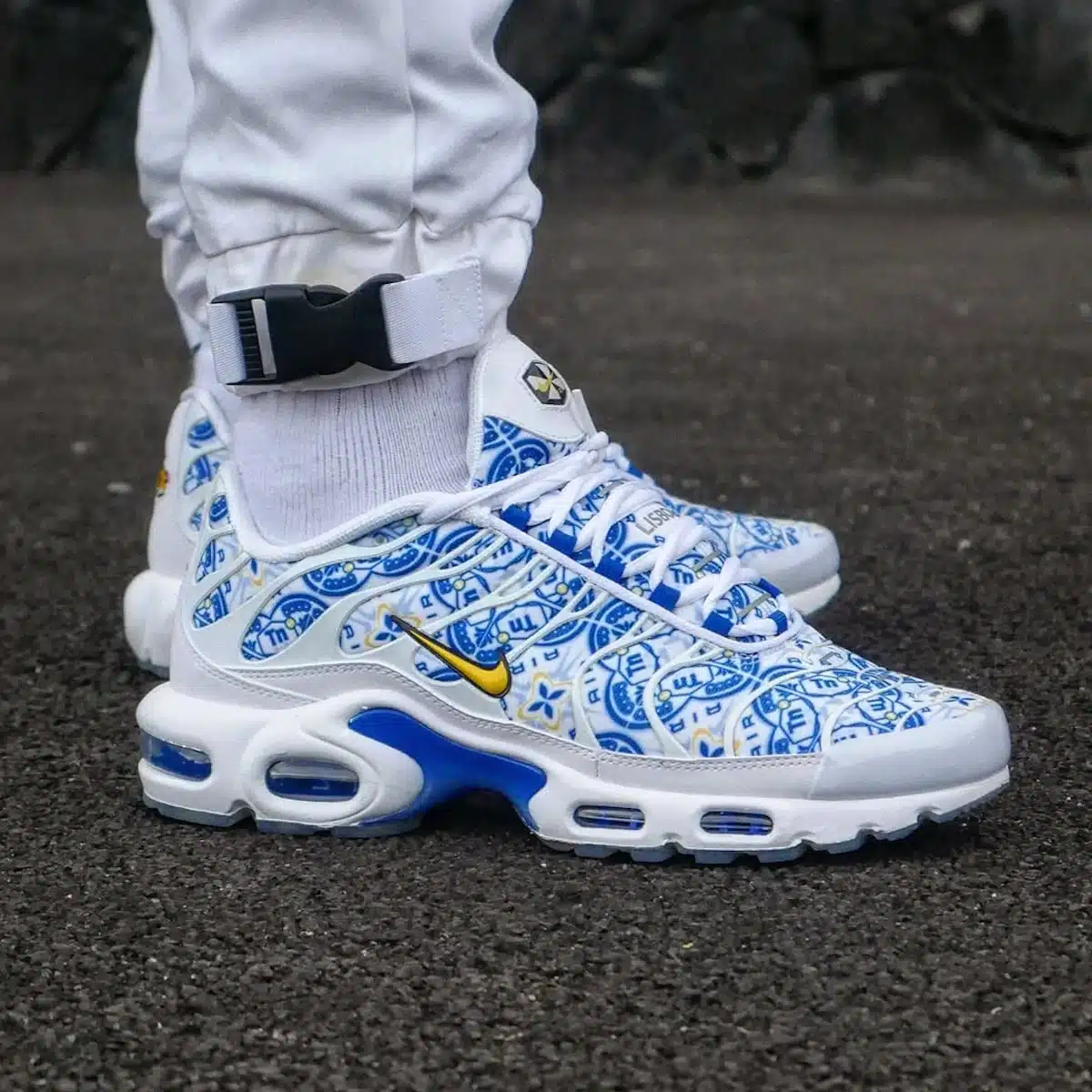 Nike Air Max Plus Lisboa on feet IM5982-100 (7)