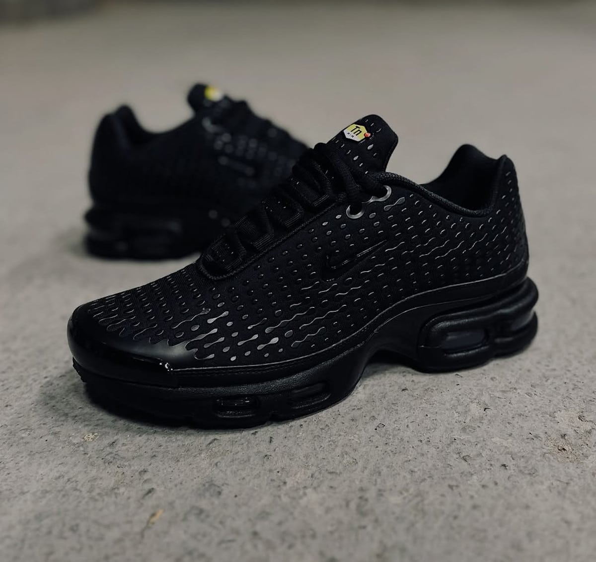 Nike Air Max Plus VII Black HQ2197-001 (1)