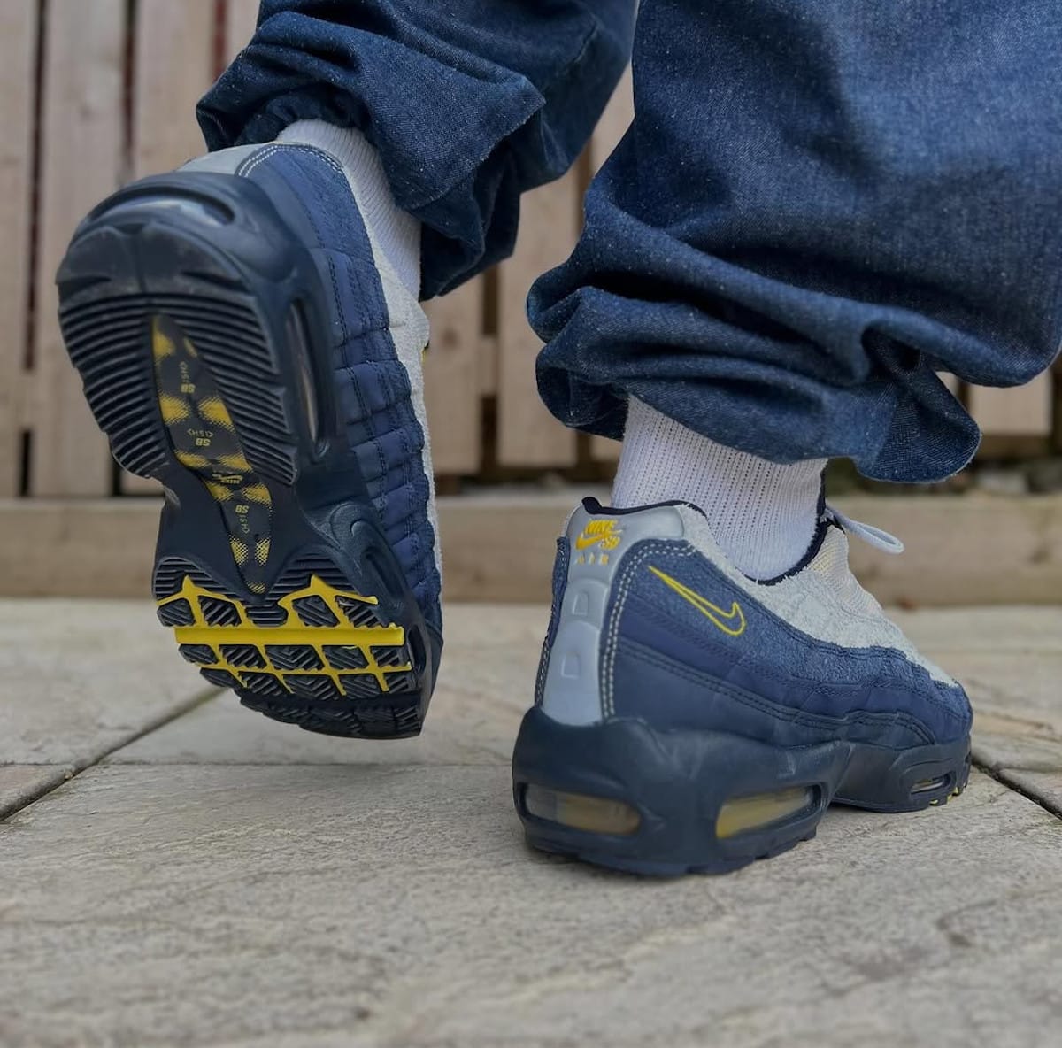 Nike SB Air Max 95 x Eric Koston Obsidian and Speed Yellow on feet HQ8492-400 (2)