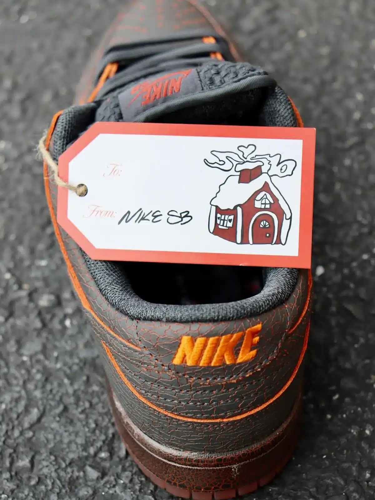 Nike SB Dunk Low Krampus 2025 HV1668-001 (4)