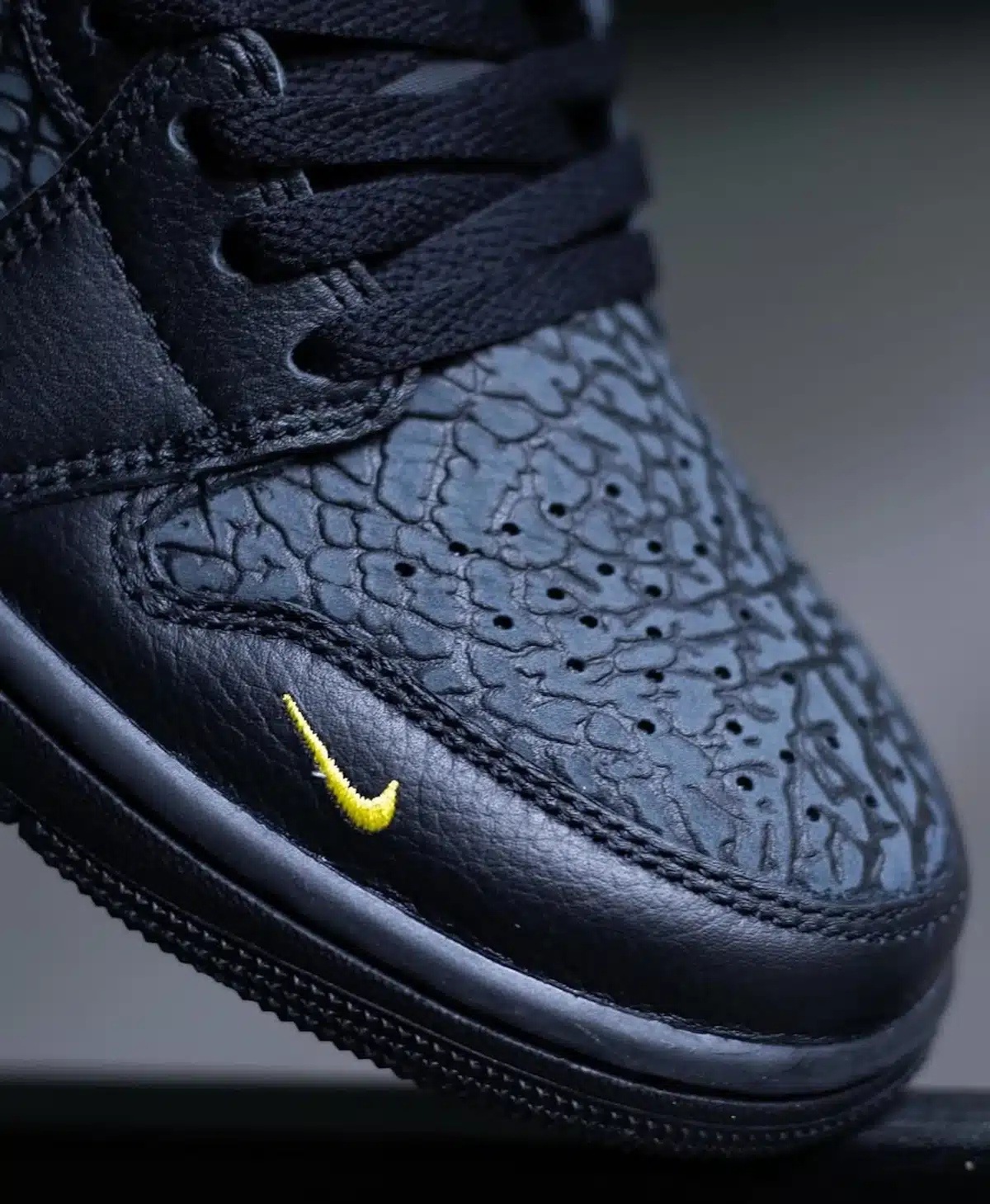 Air Jordan 1 Low noire grise et jaune IM6568-010 (3)