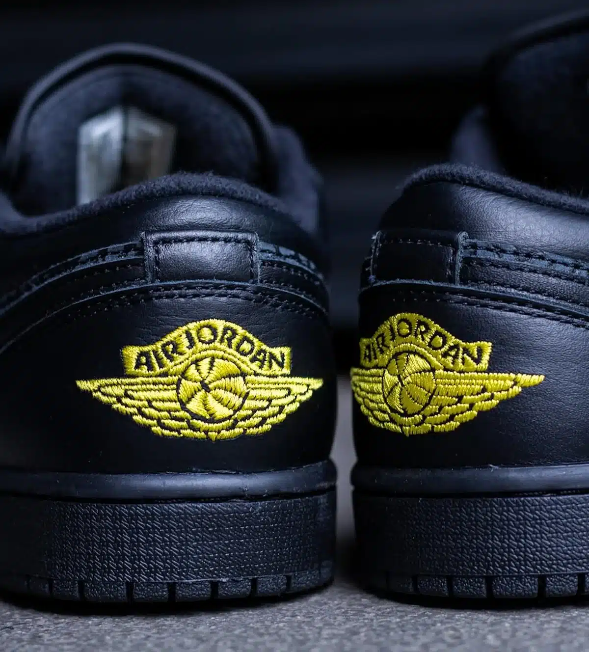 Air Jordan 1 Low noire grise et jaune IM6568-010 (4)