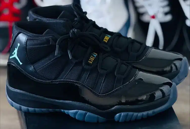 Air Jordan 11 noir brillant bleu turquoise et jaune CT8012-047 (couv)