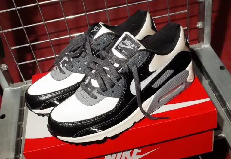 Nike Air Max 90 Croc Skin Coconut Milk and Black IO4468-100 (couv)