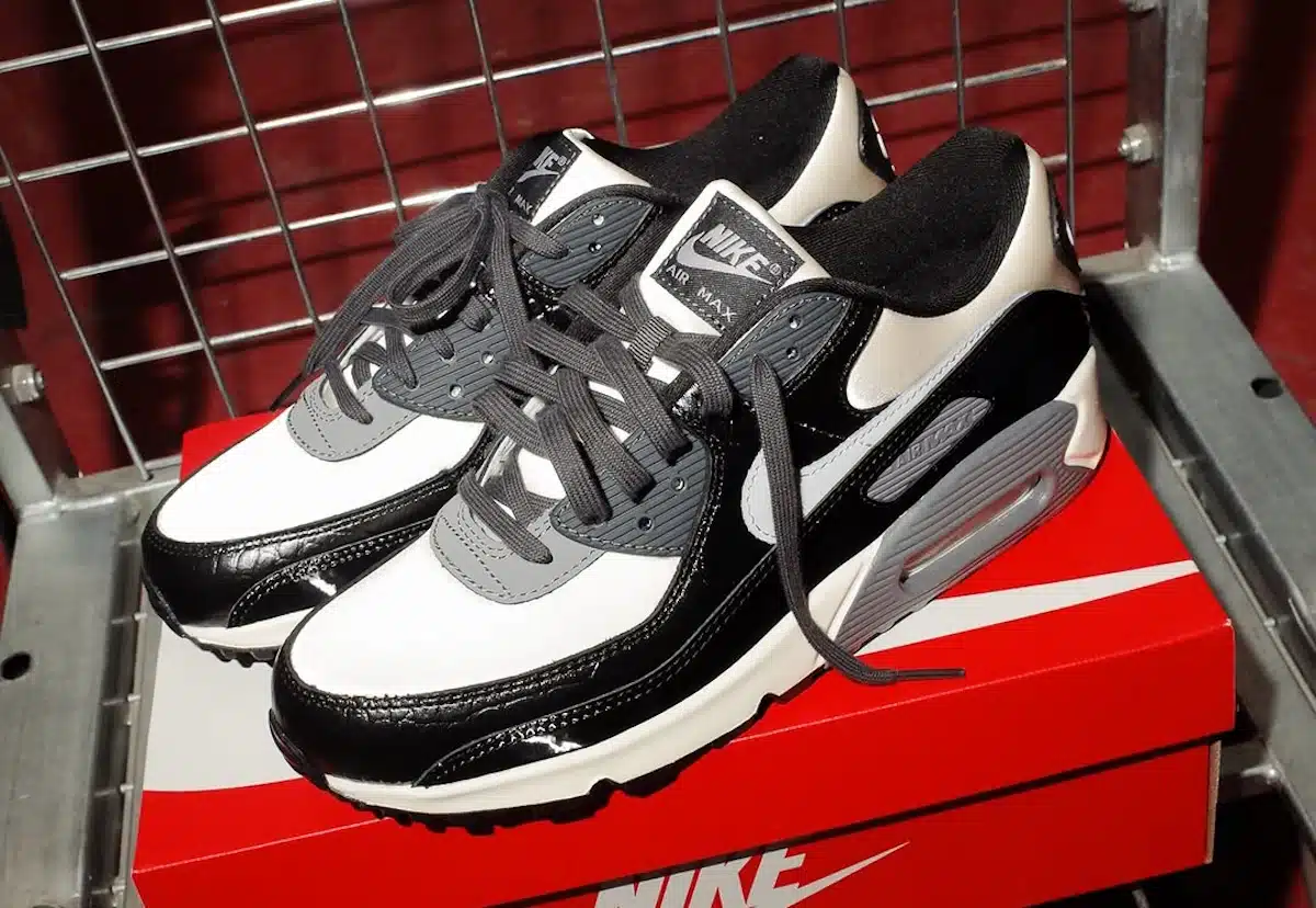 Nike Air Max 90 Croc Skin Coconut Milk and Black IO4468-100 (couv)