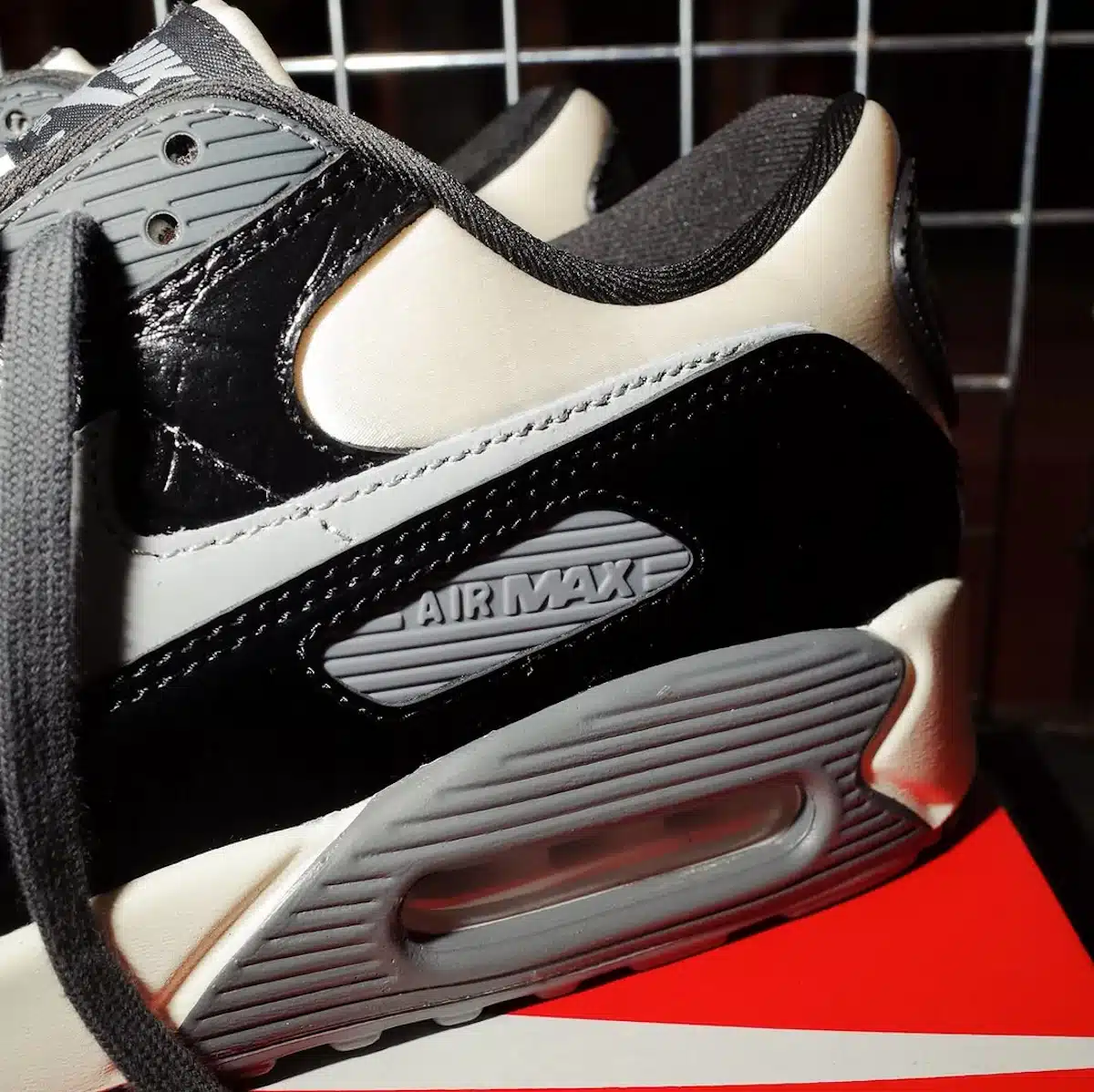 Nike Air Max 90 noire beige et grise IO4468-100 (2)