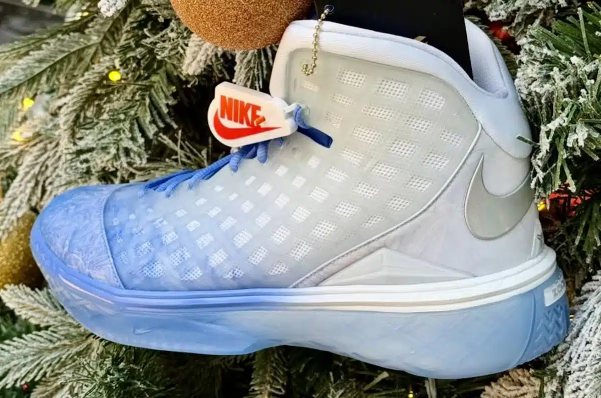 Nike Kobe 3 Christmas 2025 IQ5338-400 (couv)