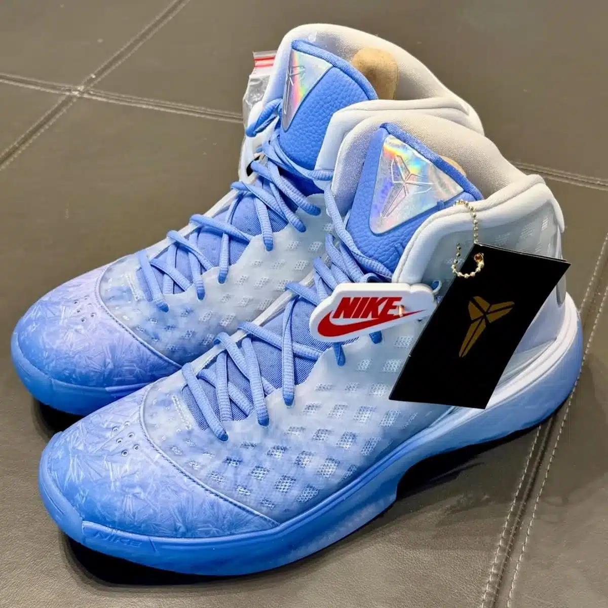 Nike Kobe 3 dégradé blanc et bleu IQ5338-400 (2)