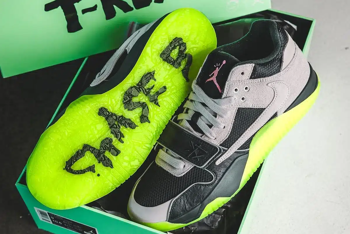 Travis Scott x Jordan Jumpman Jack brille dans le noir IH7971-001 (couv)