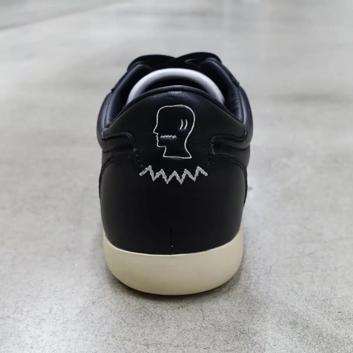 adidas Taekwondo noire et blanche JQ9303 (1)