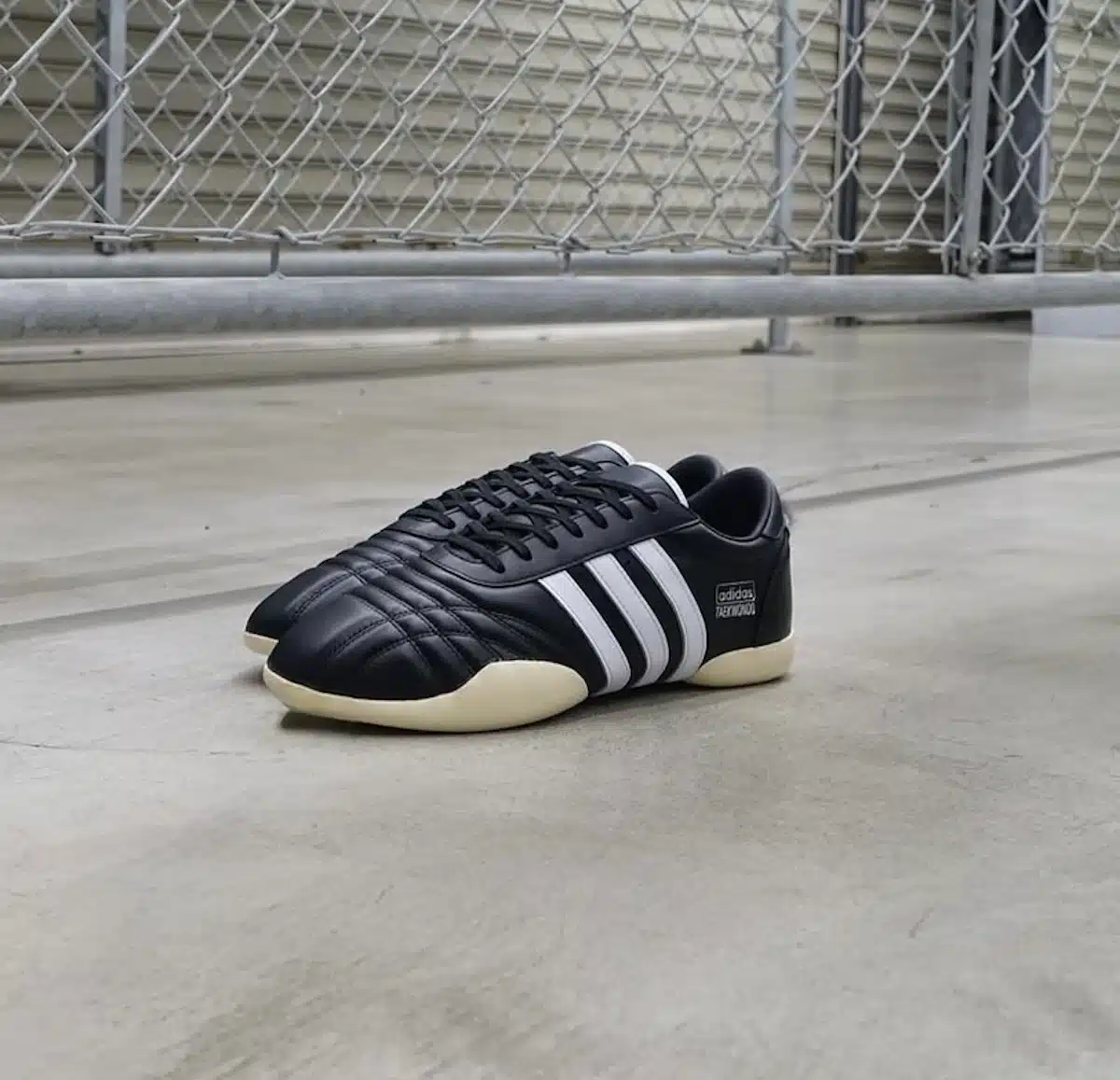 adidas Taekwondo noire et blanche JQ9303