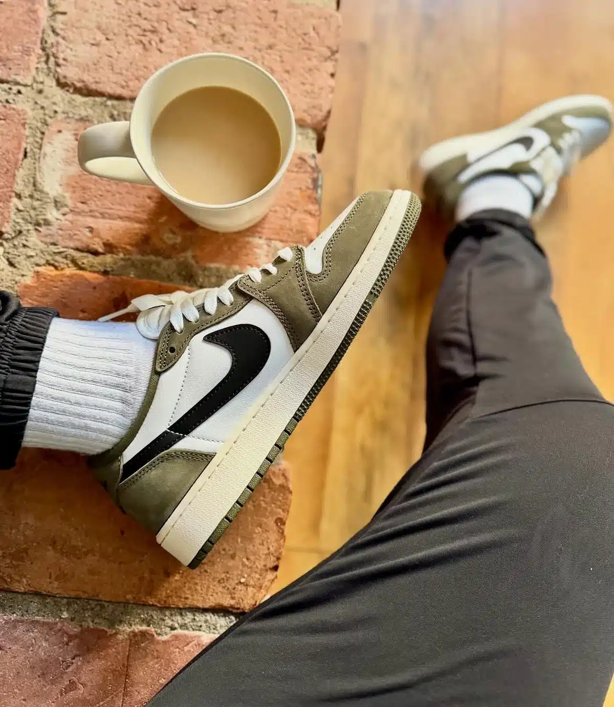 Air Jordan 1 Low OG Medium Olive HQ6998-200