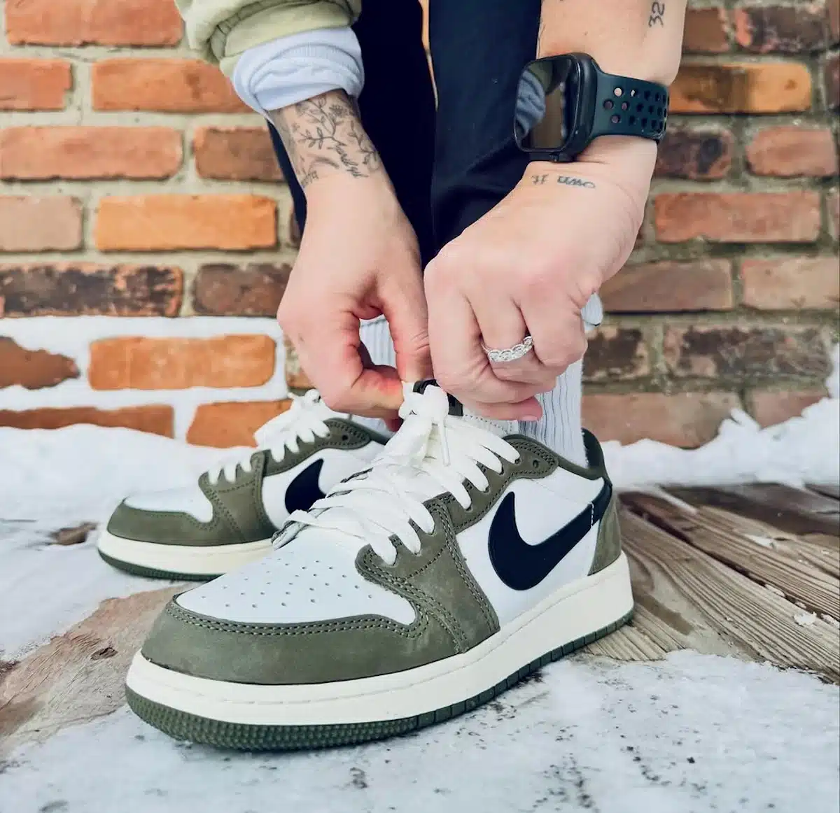 Air Jordan 1 Low vert olive blanche et noire HQ6998-200 (3)