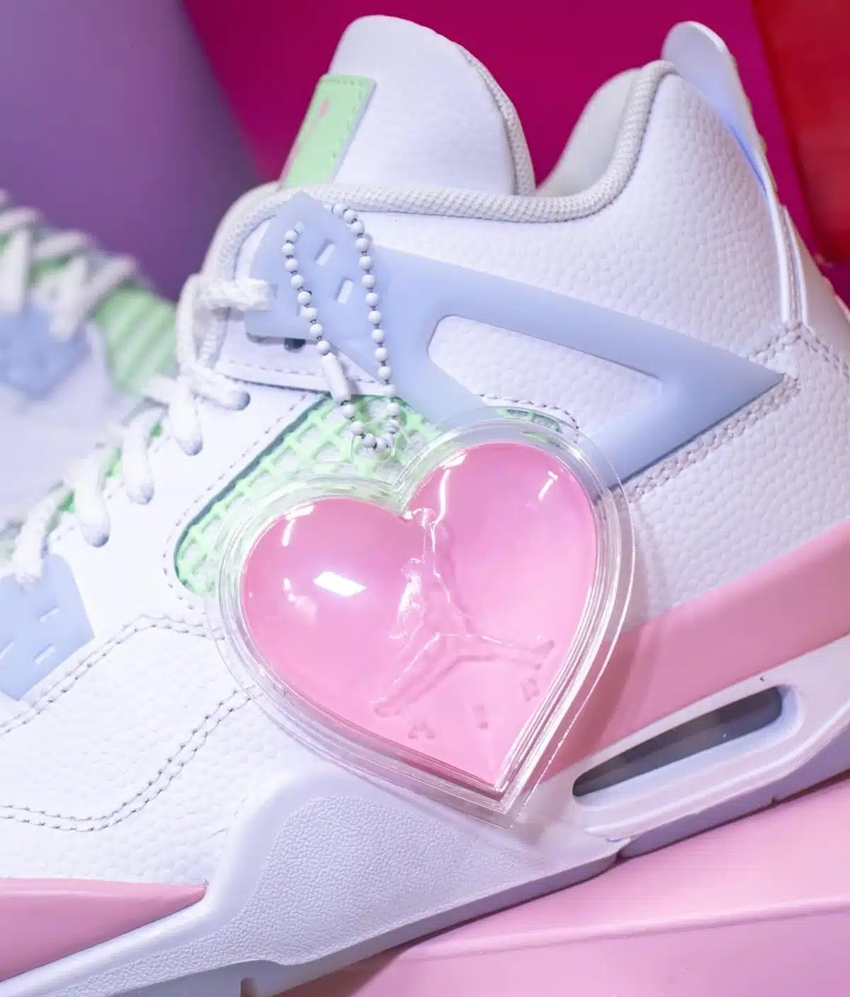 Air Jordan 4 GS Valentine’s Day 2026 IB7068-100 (1)