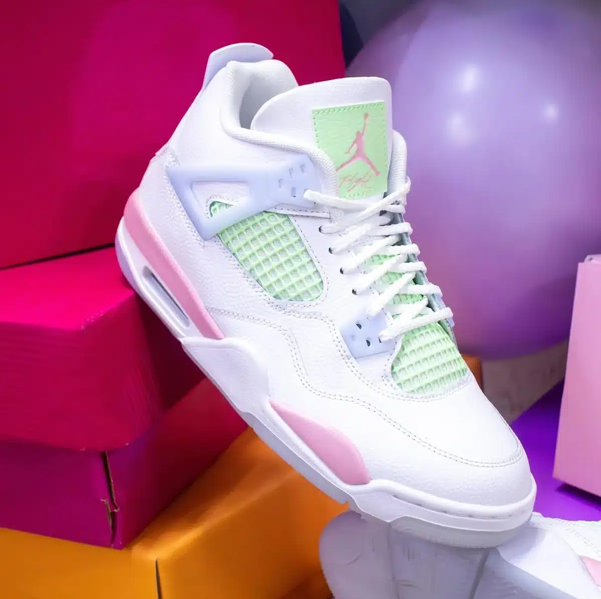 Air Jordan 4 Saint Valentin pour enfant IB7068-100 (1)