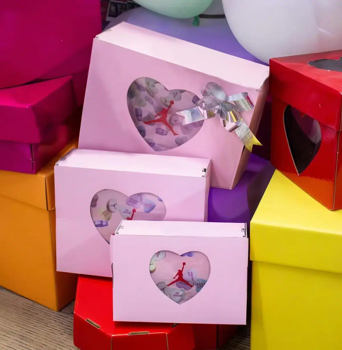 Air Jordan 4 Saint Valentin pour enfant IB7068-100 (2)