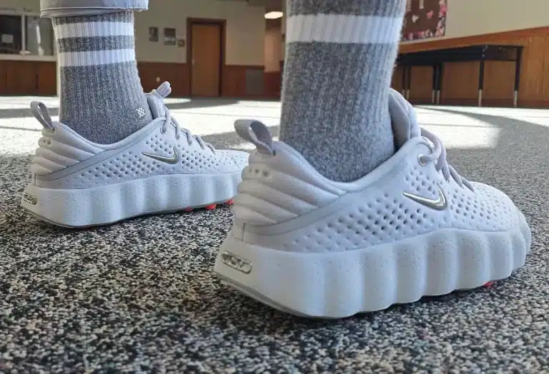 Débat sur la Nike Mind 002 (couv)