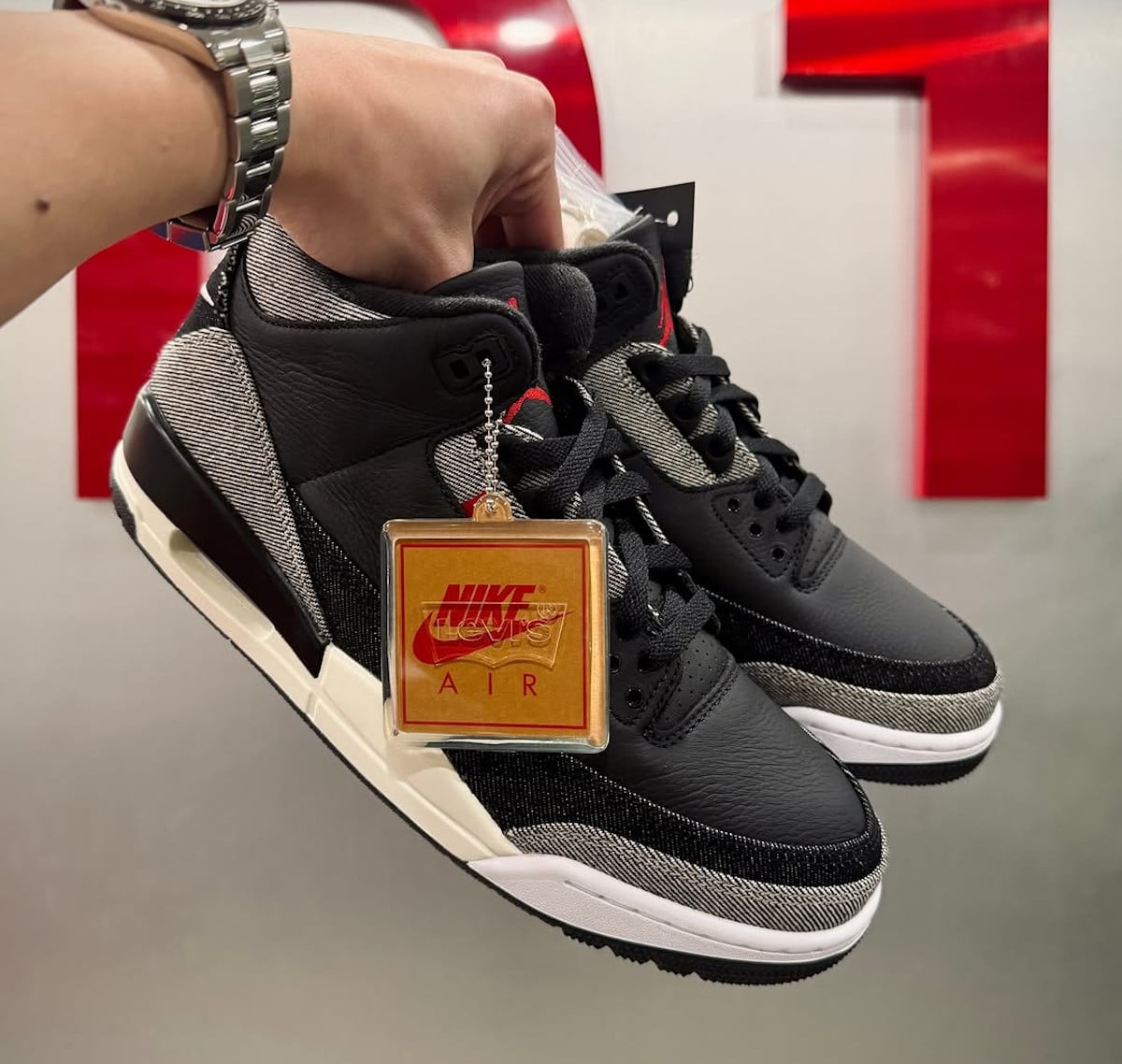 Air Jordan 3 x Levis Black and White IR0914-400