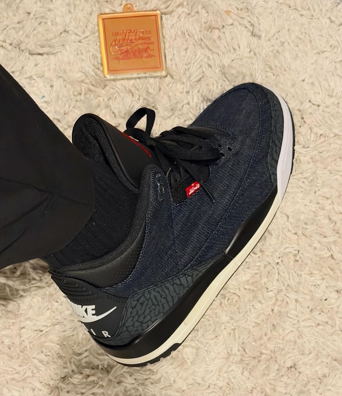 Air Jordan 3 x Levis Indigo Gym Red IH7959-400
