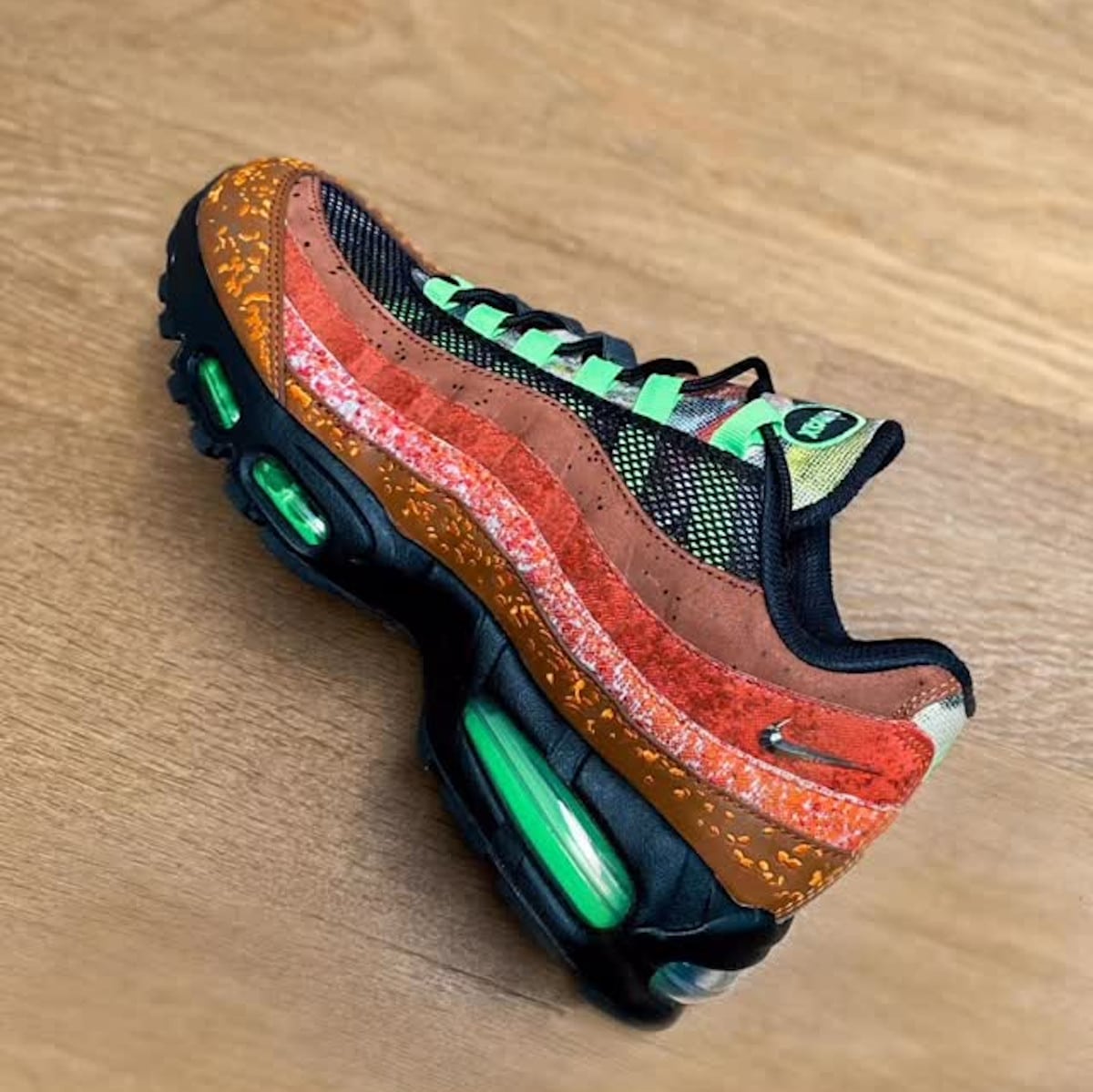 Nike Air Max 95 Hong Kong Family Affair IQ5755-200 (2)