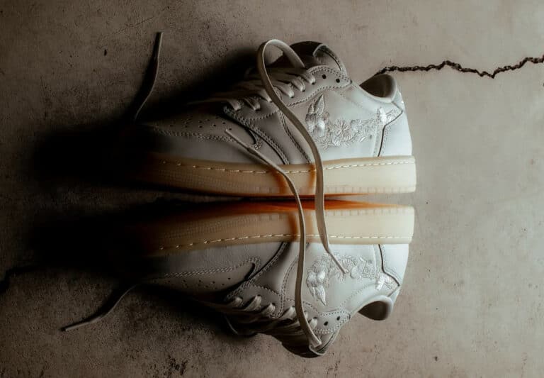 Air Jordan 1 Low Floral Swoosh fleurs brodées sortie 2026 IF4391-100 (couv)