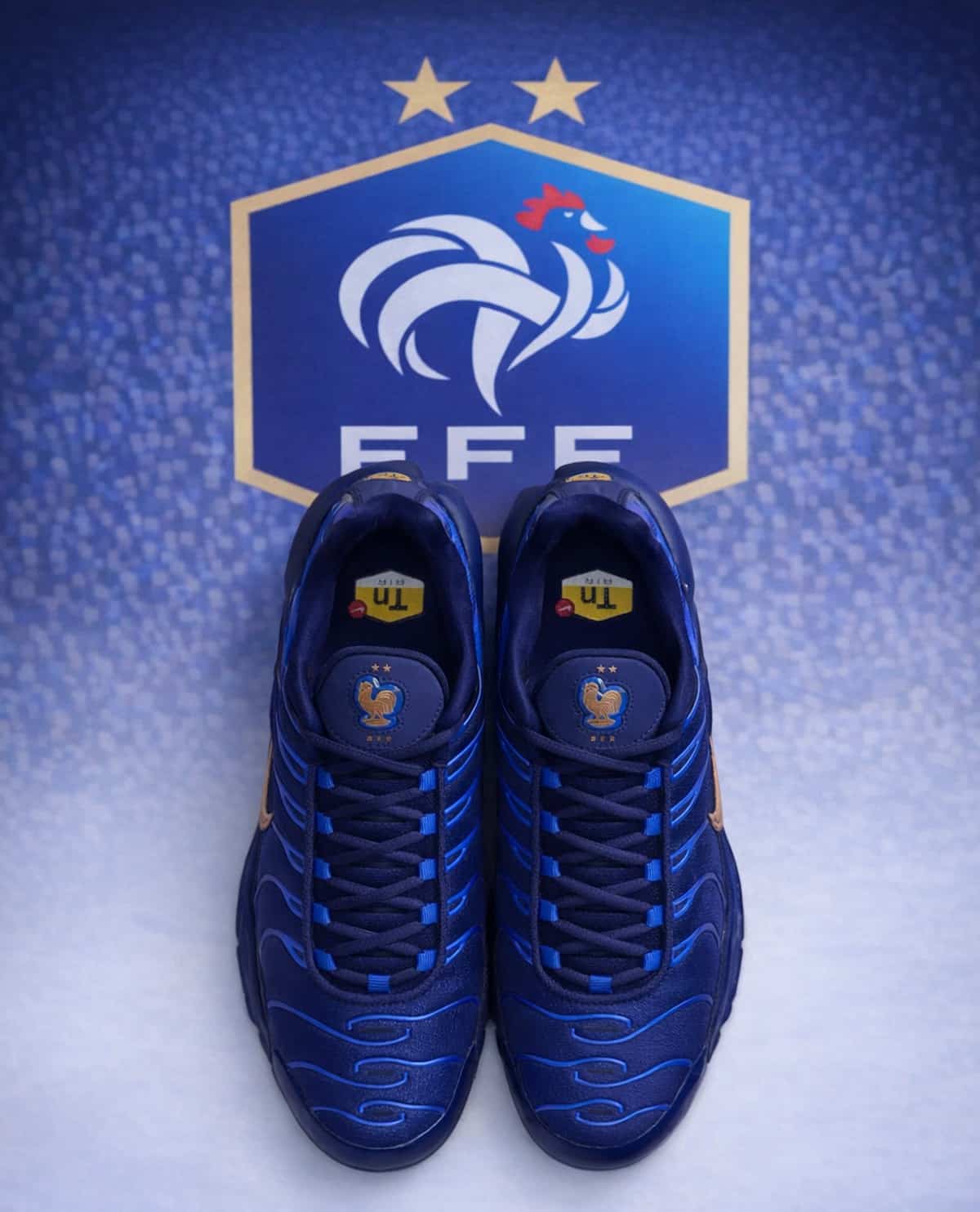 Nike Air Max Plus Fédération Française de Football bleu marine sortie 2026 IQ0170-400 (3)