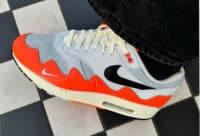 Patta x Nike Air Max 1 Hyper Crimson on feet (couv)