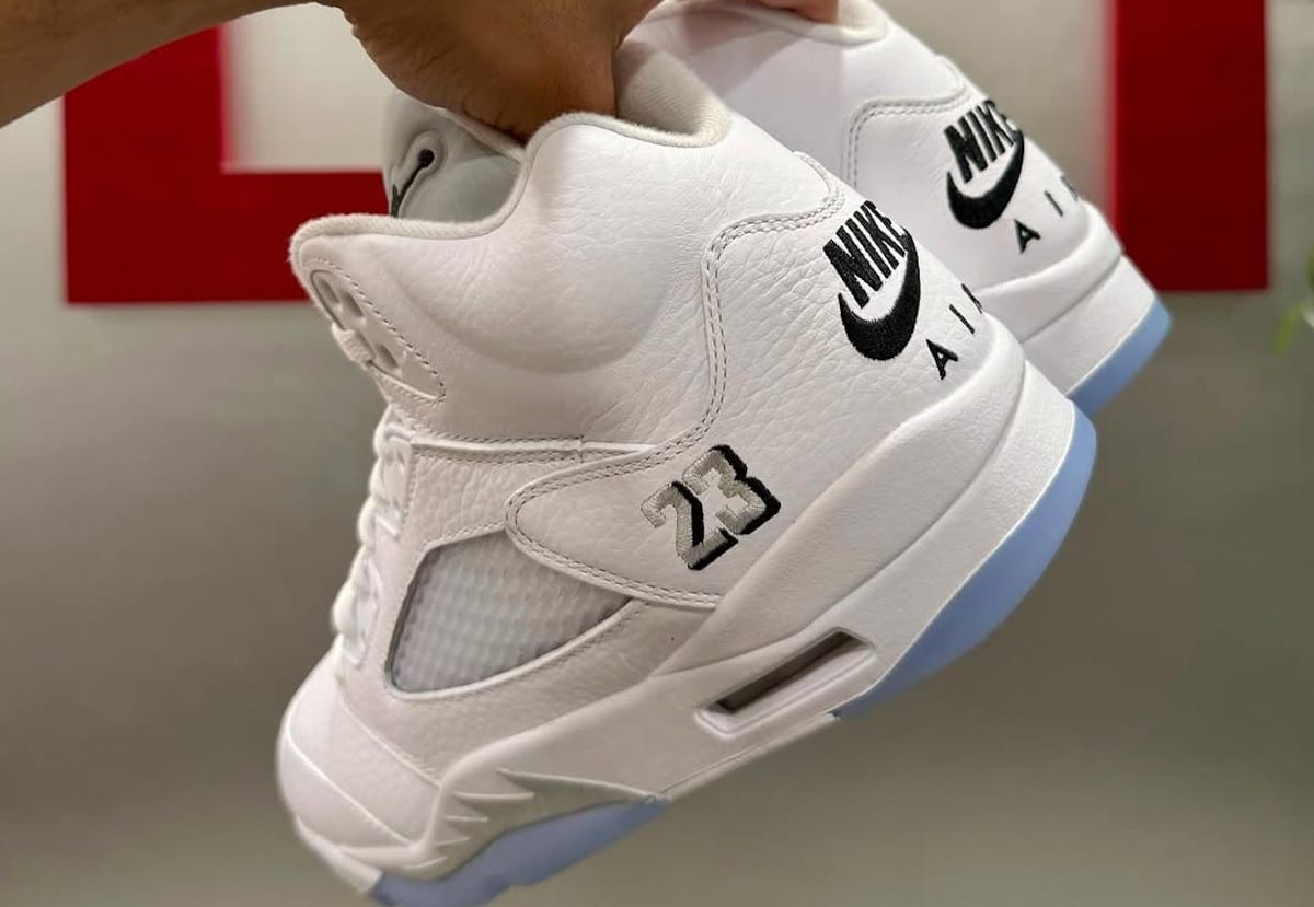 Air Jordan 5 blanche et argent métallique HQ7978-103 (couv)