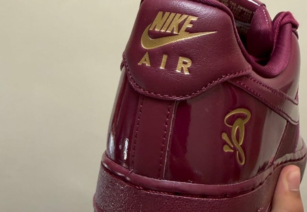 Nike Air Force 1 X Syna Central Cee Dark Beetroot (couv)