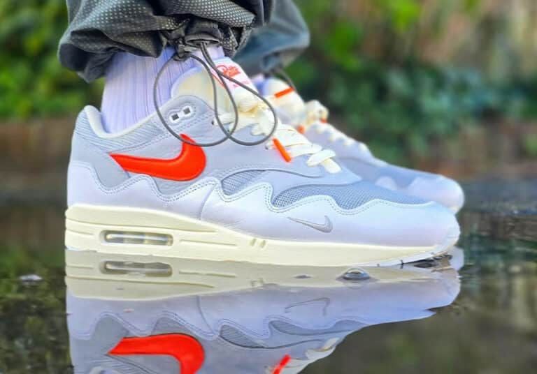 Nike Air Max 1 Patta Waves White Hyper Crimson on feet (couv)