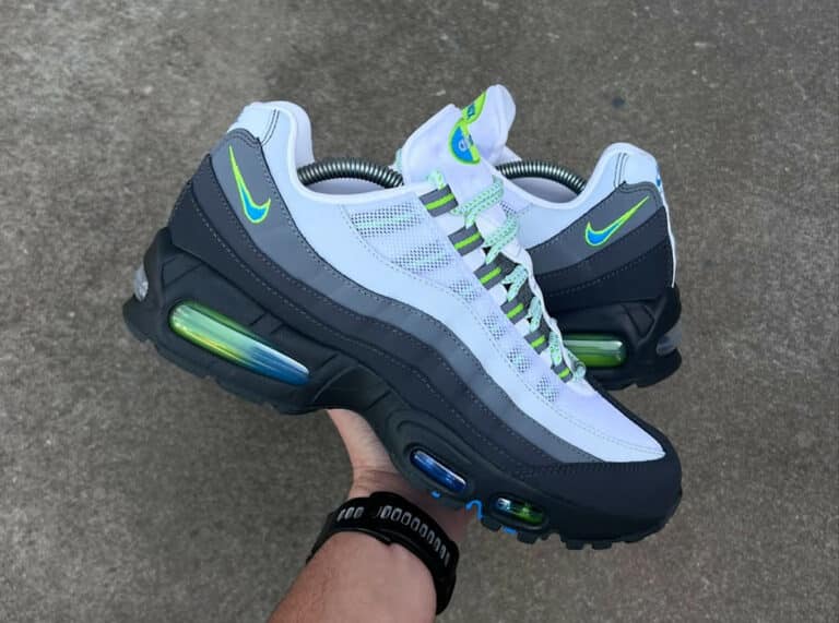 Nike Air Max 95 grise avec dégradé bleu vert sur les bulles IR1473-010 (couv)