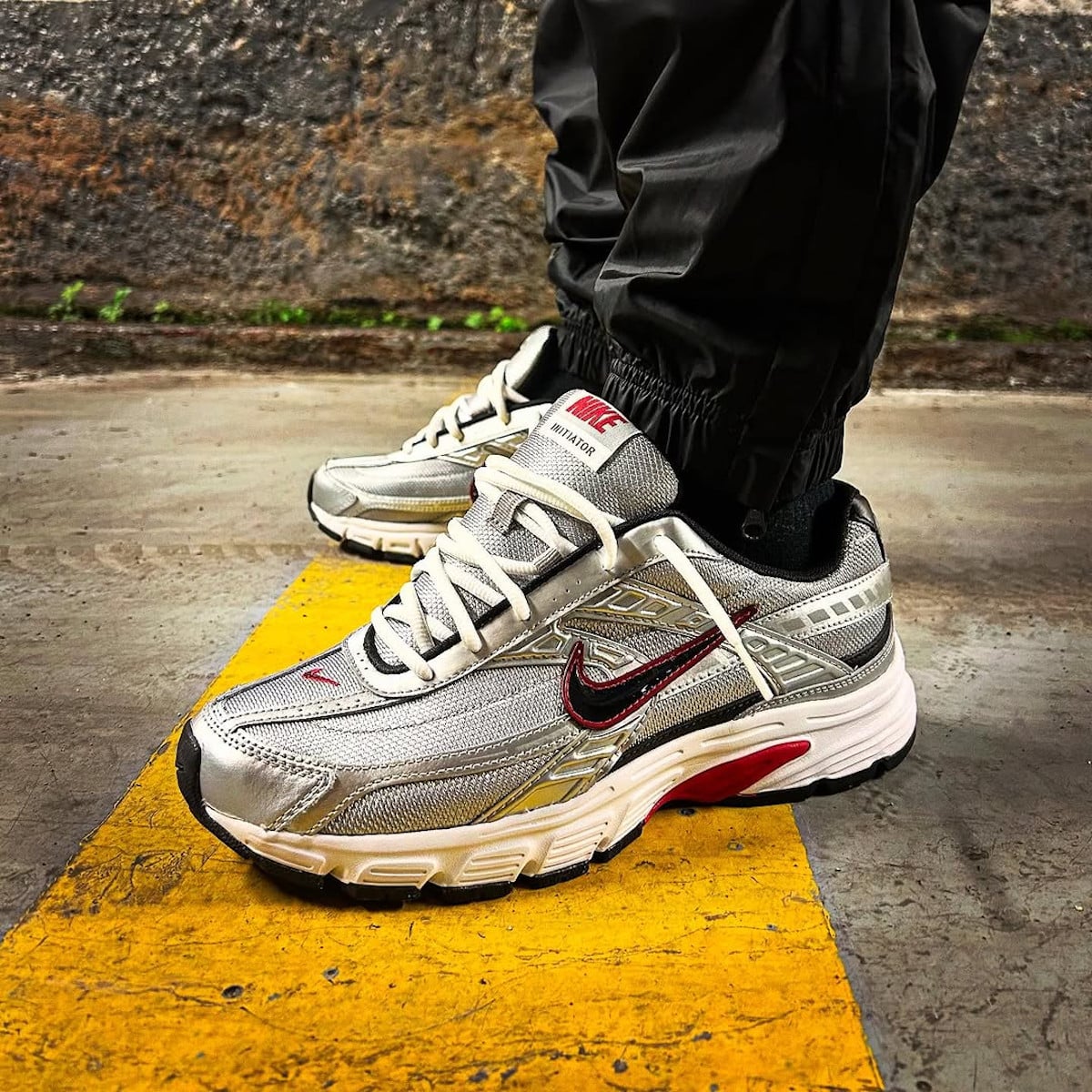 Nike Initiator Metallic Silver Red