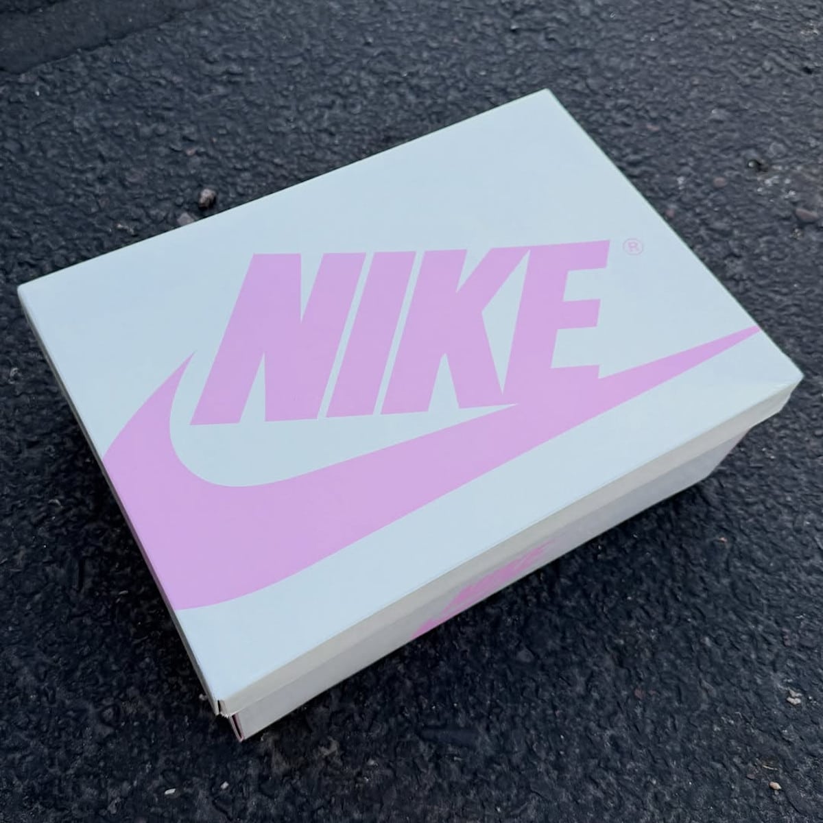 Air Jordan 1 Retro Low OG beige et rose IQ7604-100 (1)