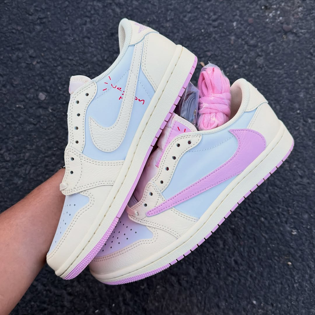 Air Jordan 1 Retro Low OG beige et rose IQ7604-100 (4)