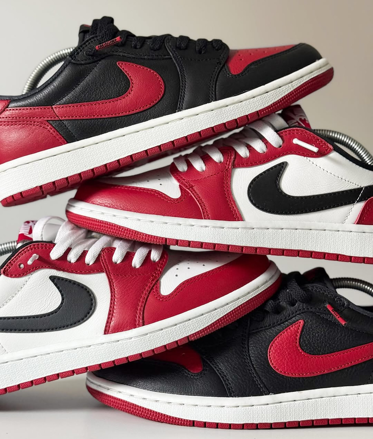 Différences Air Jordan 1 Low OG Banned 2026 et AJ1 Low Chicago (4)