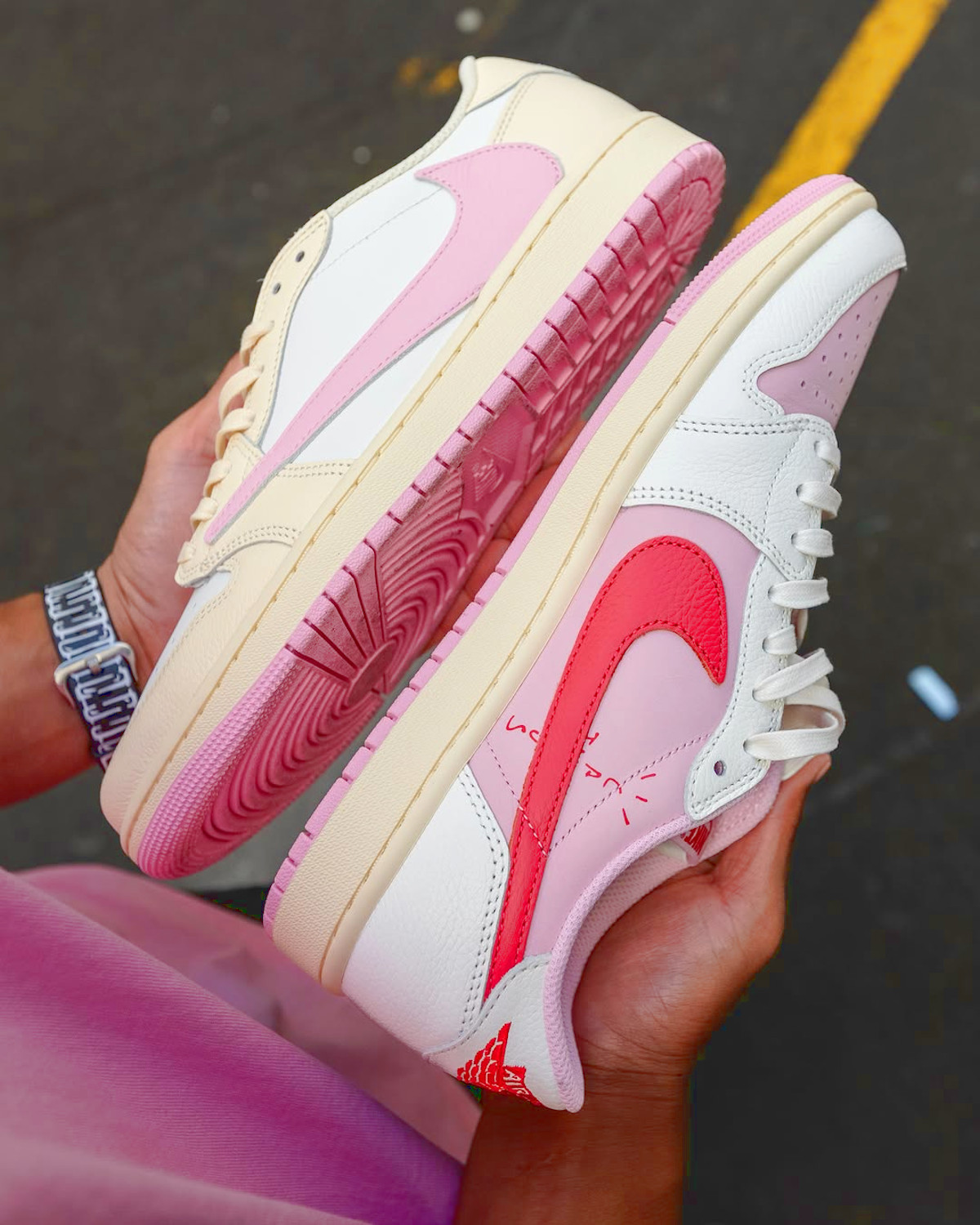 Différences entre Jordan 1 Low TS Shy Pink et Tropical Red (4)