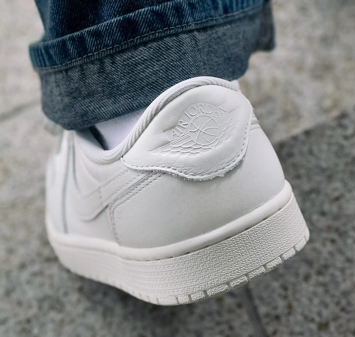 Air Jordan 1 Low OG blanc cassé 2026 HQ6998-100 (1)