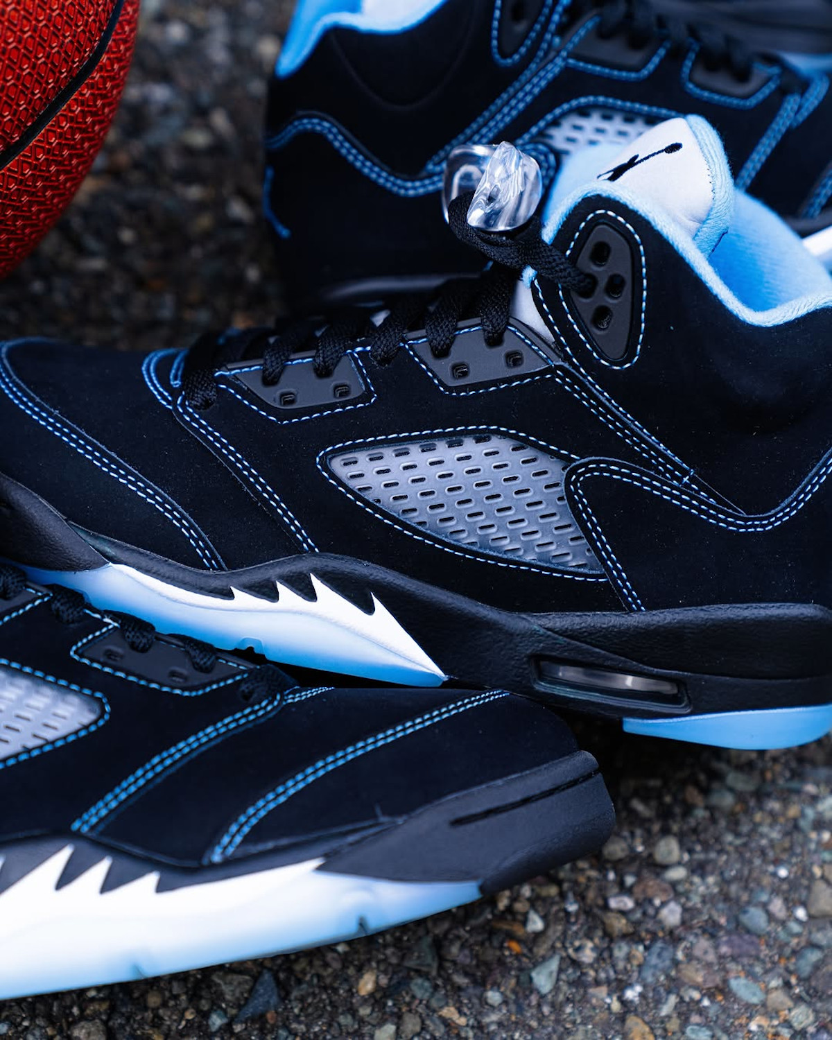 Air Jordan 5 Black University Blue DD0587-008 (1)