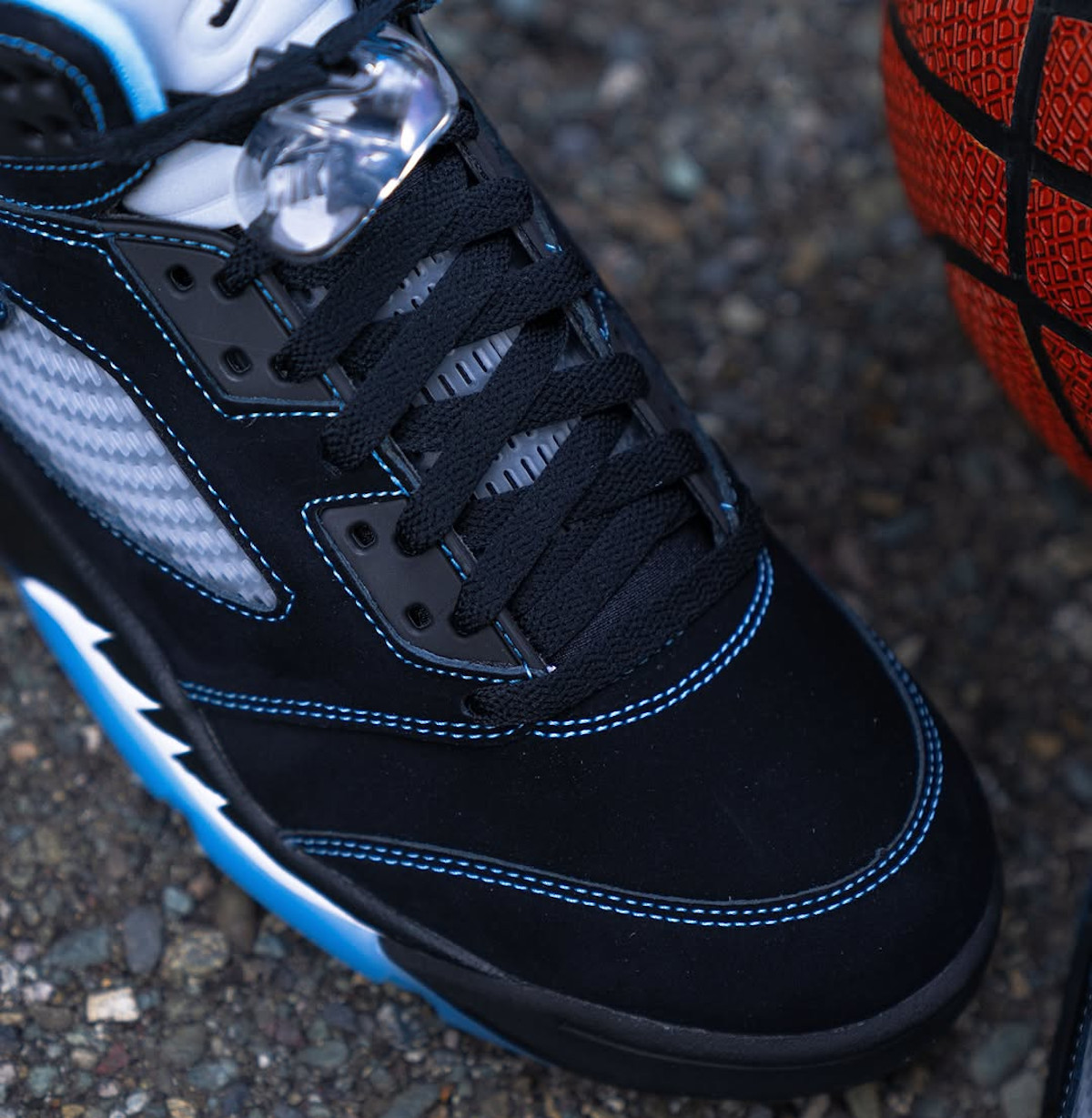 Air Jordan 5 Black University Blue DD0587-008 (2)